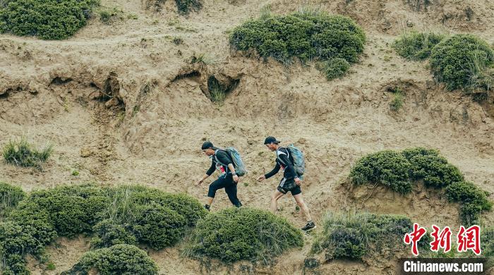 图为选手参加高原越野跑挑战赛。青海省登山协会 供图