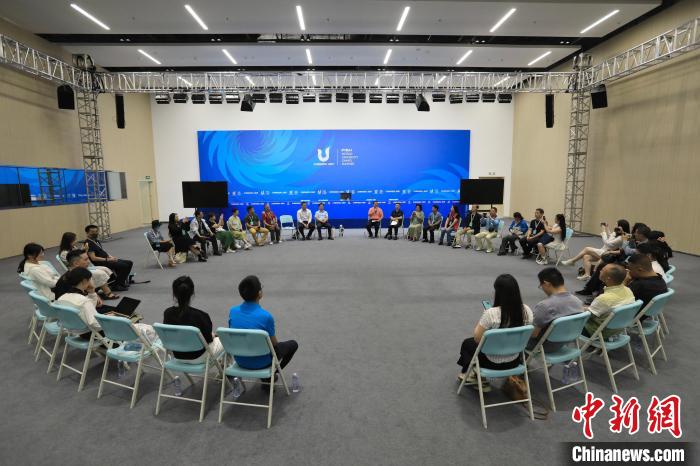 “行走中国·2023海外华文媒体看大运”专场座谈会举行。王磊 摄 article_img