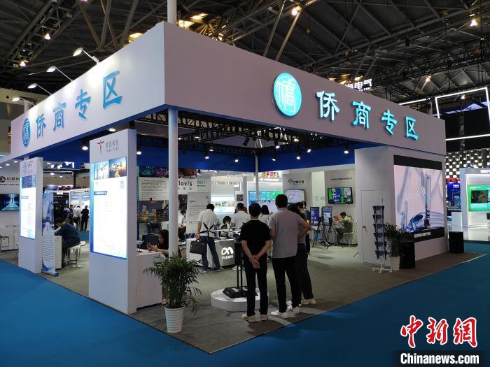 第九届中国(上海)国际技术进出口交易会侨商展区。范宇斌摄 article_img