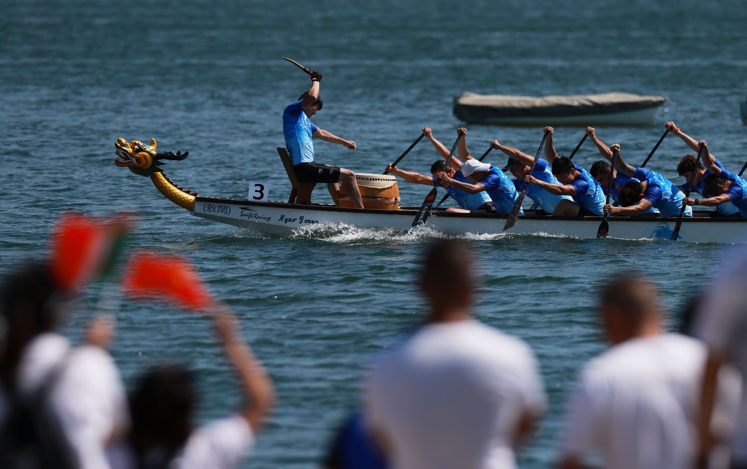 激情划桨！法、中、意十二支队伍参加首届巴黎国际龙舟嘉年华