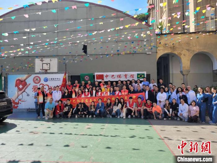 义诊志愿者合影。林春茵 摄 article_img