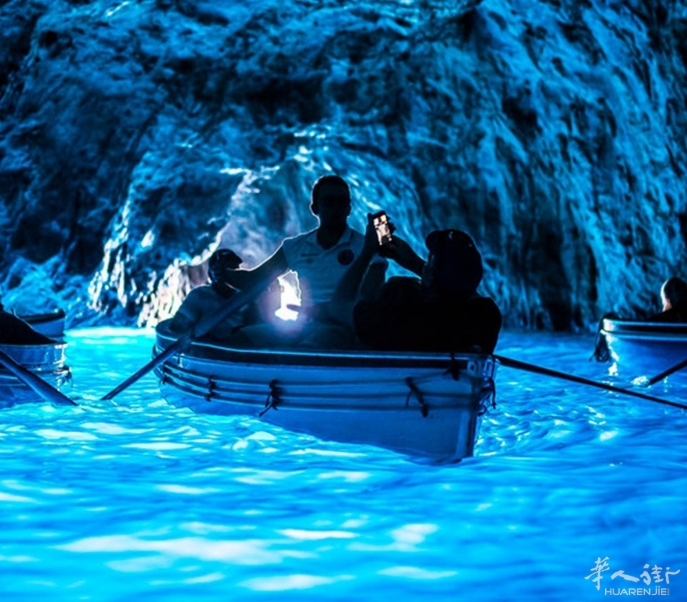 blue-grotto-tour-vertical-1220x1069.jpeg