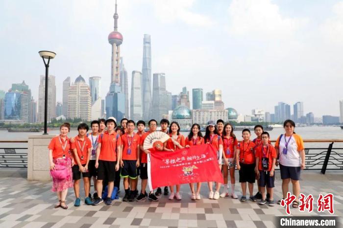 营员们与北外滩合影。上海市侨联供图 article_img