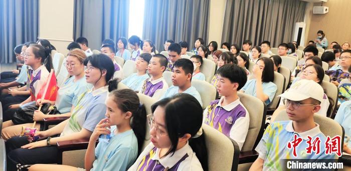 参加海外青少年研学活动的营员们。陈燕熙 摄 article_img