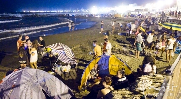 5401831_2227_feste_spiaggia.jpeg
