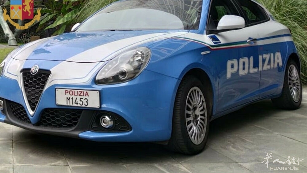 Volante polizia-4.jpeg