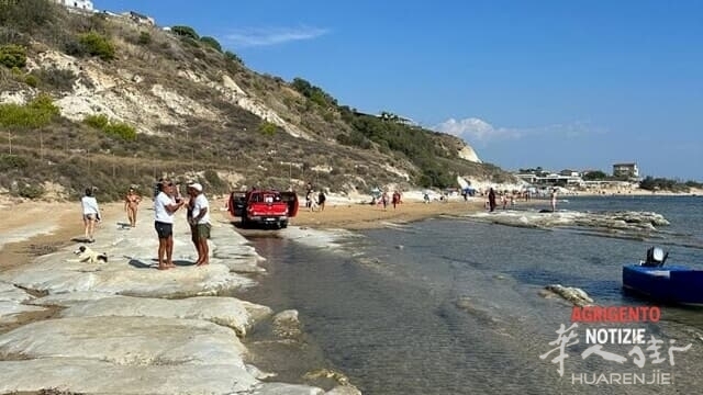 vigili del fuoco soccorrono turista cinese scala dei turchi3.jpg vigili del fuoco soccorrono turista cinese scala dei turchi3.jpg
