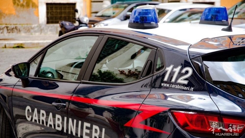 Carabinieri - foto by djedji licenza Pixabay.jpg