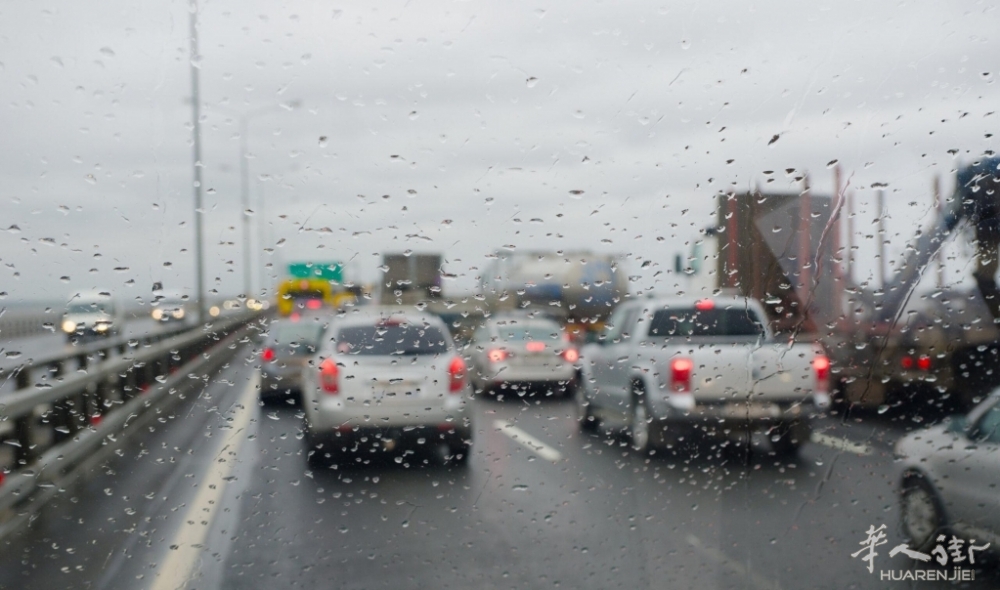 Traffico-pioggia-scaled.jpg