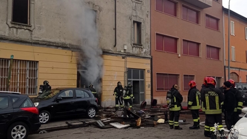 incendio via varesina - foto vvff.jpeg