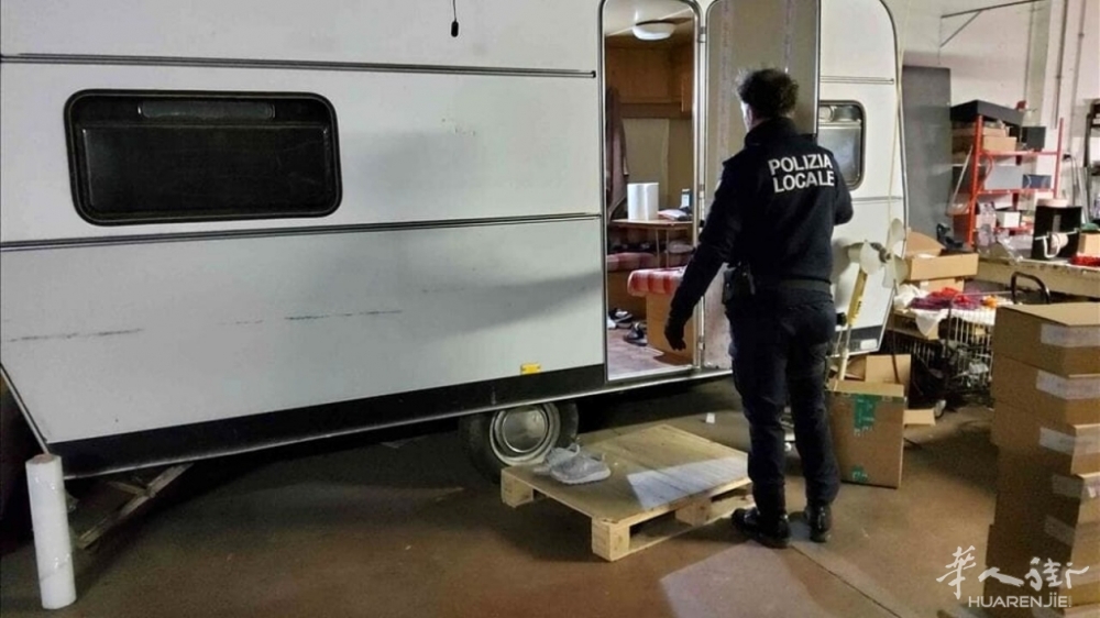 Roulotte.jpg Roulotte.jpg