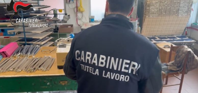 华人血汗！奢侈品包成本不到100！阿玛尼涉劳工压榨被查