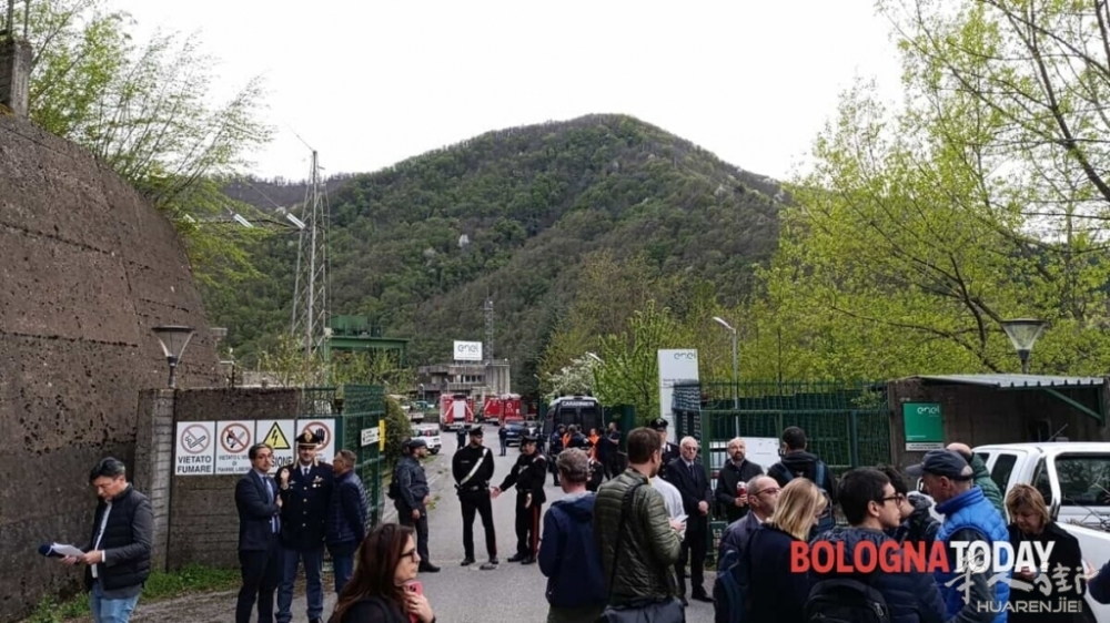 Fuori dalla centrale elettrica-2.jpeg