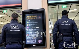 巴黎：男子地铁站持刀袭警，被打中四枪