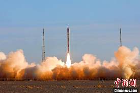 中国成功发射极光星座01星、02星等5颗卫星