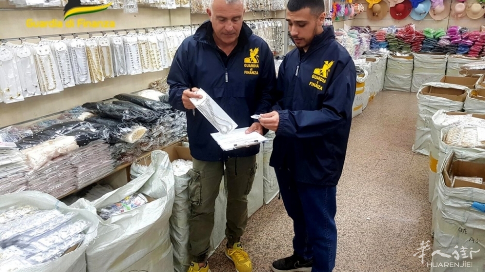 sequestro articoli bigiotteria non conformi denuncia guardia di finanza pescara (2).jpg article_img