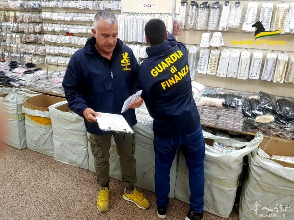 sequestro articoli bigiotteria non conformi denuncia guardia di finanza pescara (1).jpg article_img