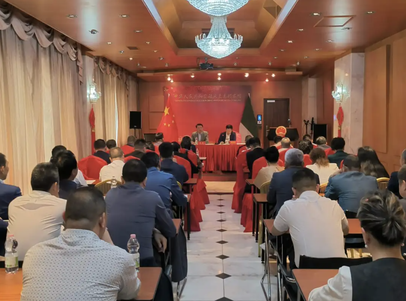 中国驻米兰总领馆召开2024年度领区侨团负责人座谈会 