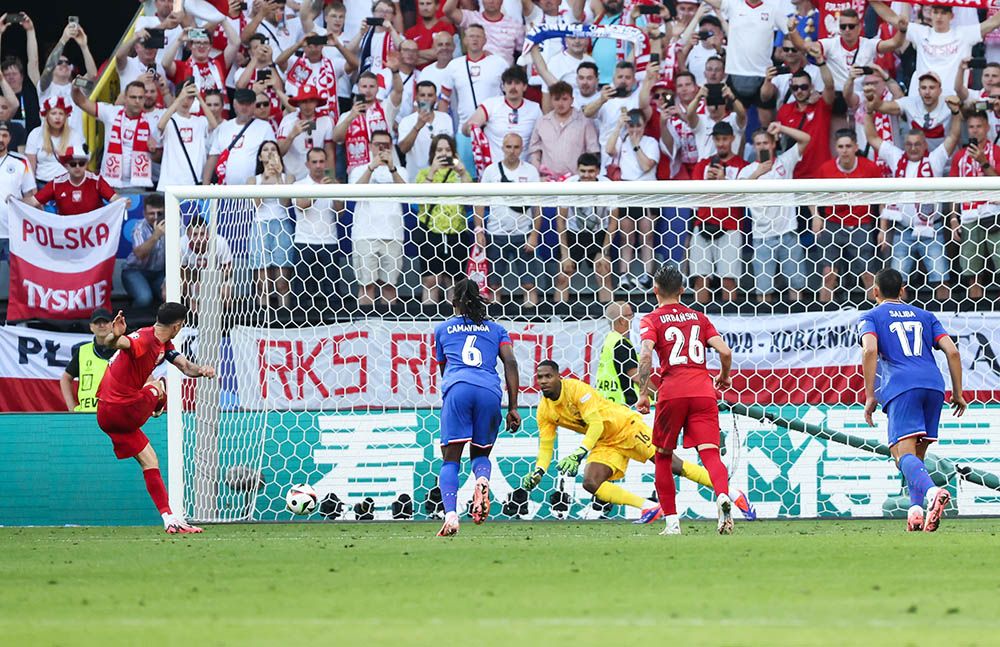 欧锦赛小组赛：法国战平波兰