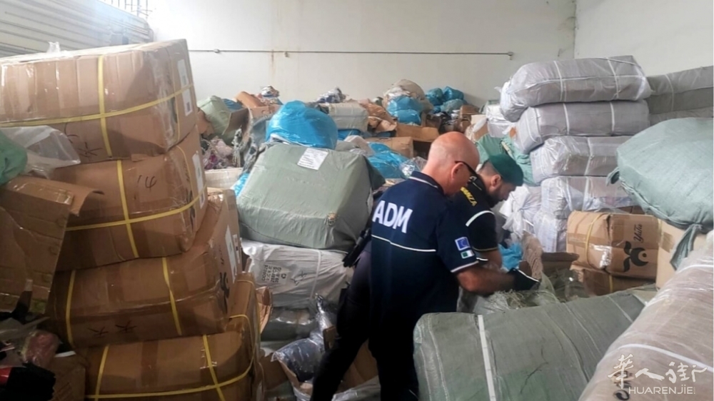 Sequestro costumi da bagno.jpg