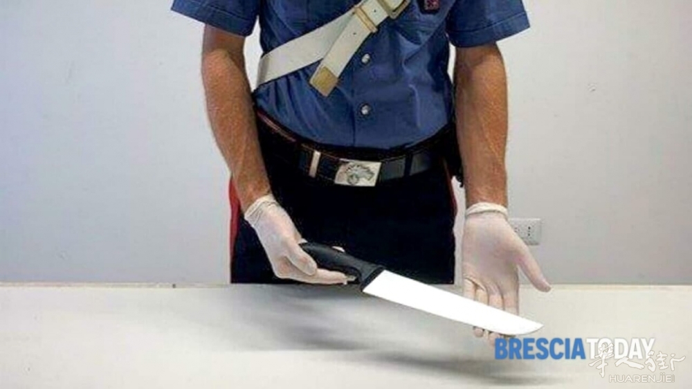 coltello carabinieri archivio.jpg