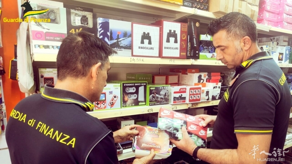 guardia finanza sequestro prodotti contraffatti 1.jpg