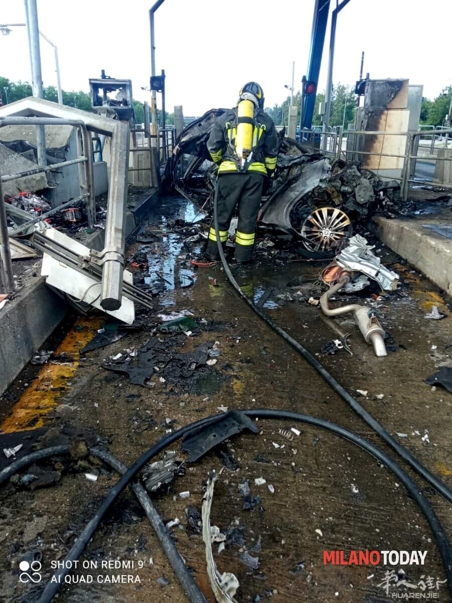 Incidente casello A8, un morto 4.jpeg