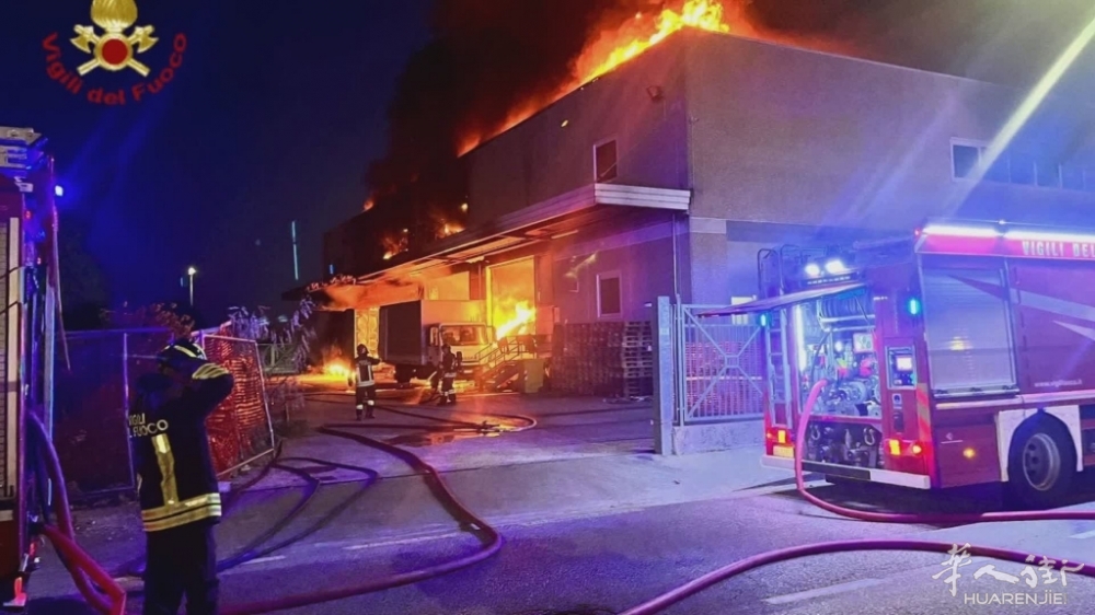 211642_Incendio-nel-Macrolotto-2-distrutta-unazienda-di-logistica_1721035912.jpg