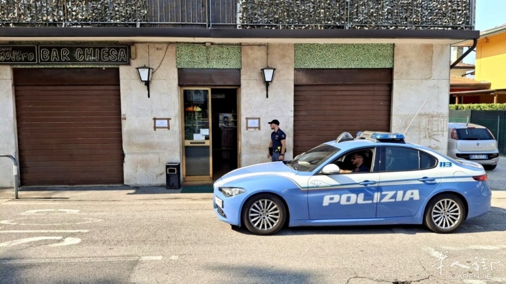 La Polizia chiude il bar Chiesa.jpg