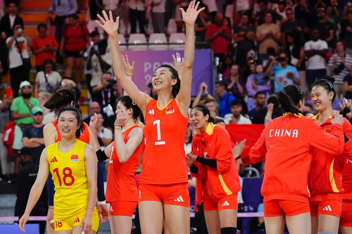 中国女排战胜卫冕冠军美国队 打破近四届奥运“逢美不胜”魔咒