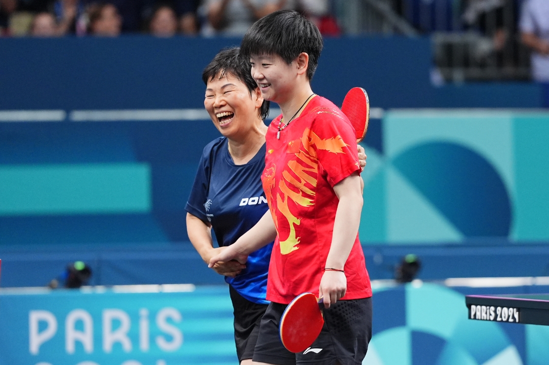 巴黎奥运会乒乓赛场 相差38岁的温情对决
