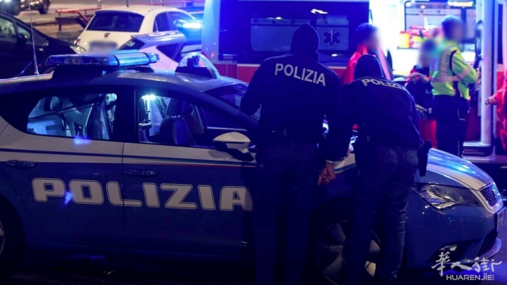 Ambulanza polizia notte generica (foto LaPresse).jpg