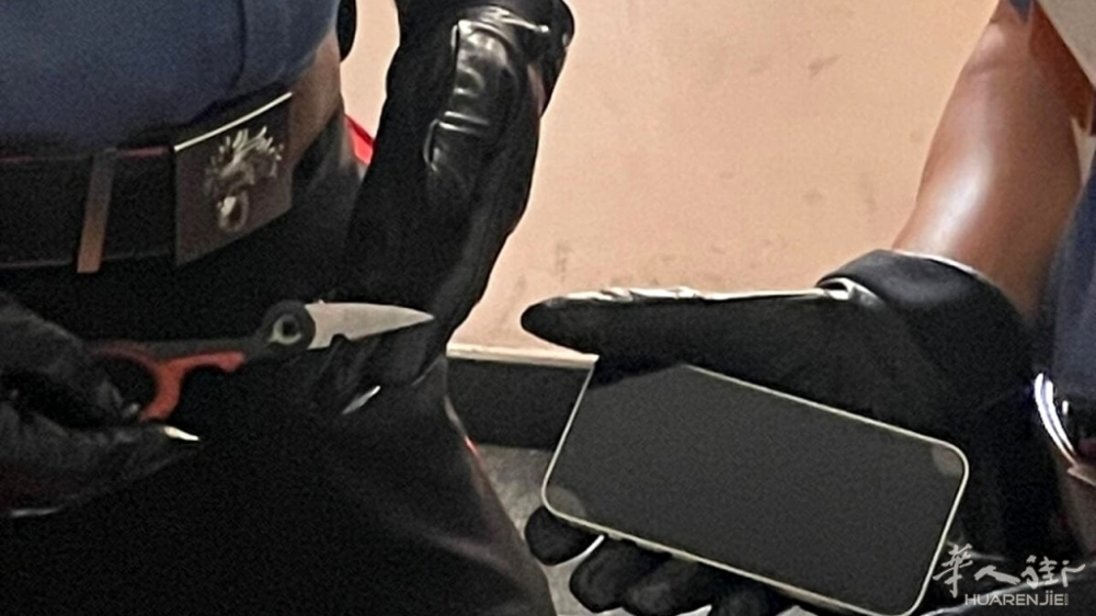 Ladro bus forbici.jpg