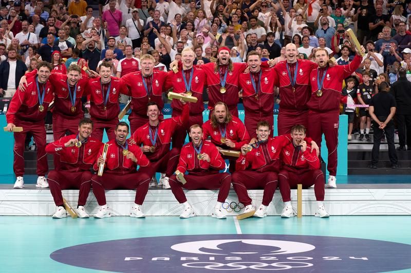 丹麦队夺得男子手球金牌