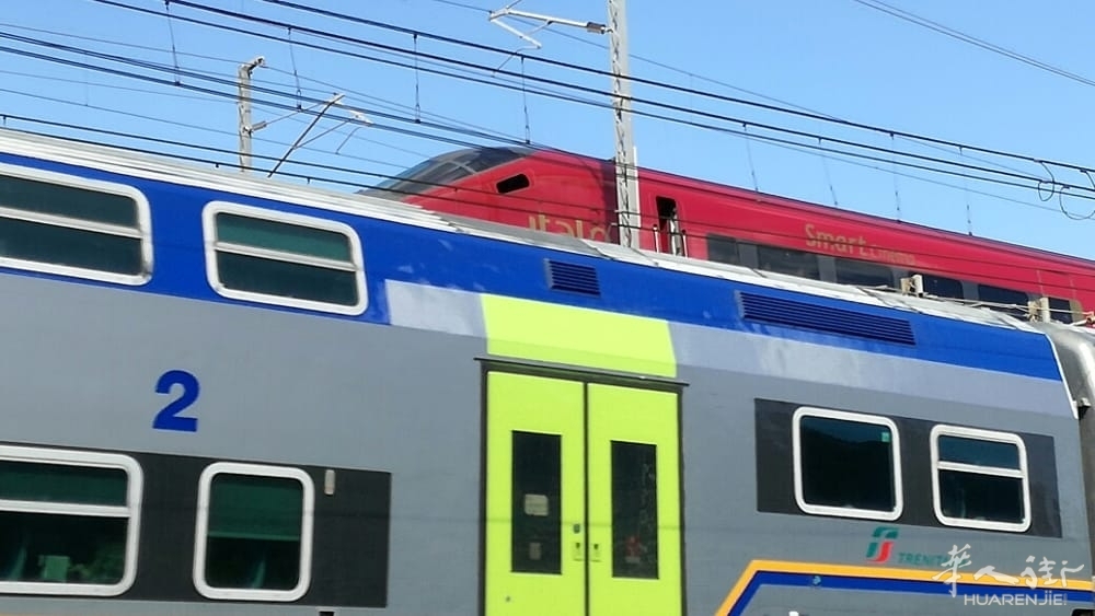 Anagni treno fermo in alto.jpg