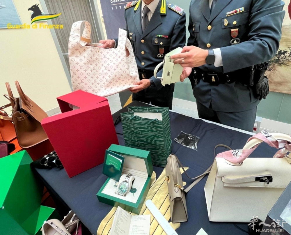 Alcuni oggetti sequestrati.jpg