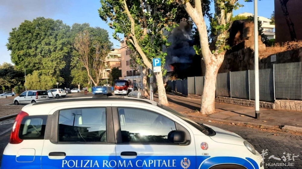 incendio piazza Albania 2.jpeg