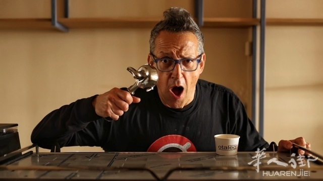 Marco Radicioni al bancone del nuovo Otaleg, ph. CoffeeAndLucas_myMediaStudio.jpg