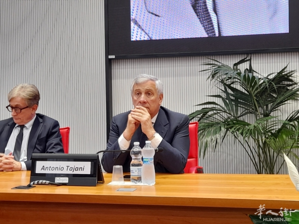 TAJANI-A-SALERNO.jpg TAJANI-A-SALERNO.jpg