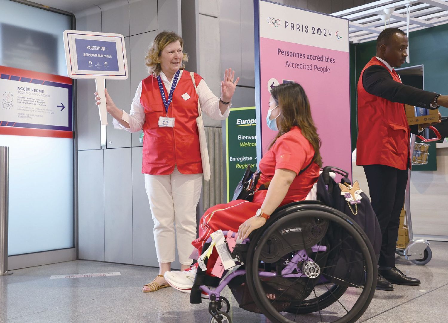 巴黎残奥村迎首批选手 比赛门票热销