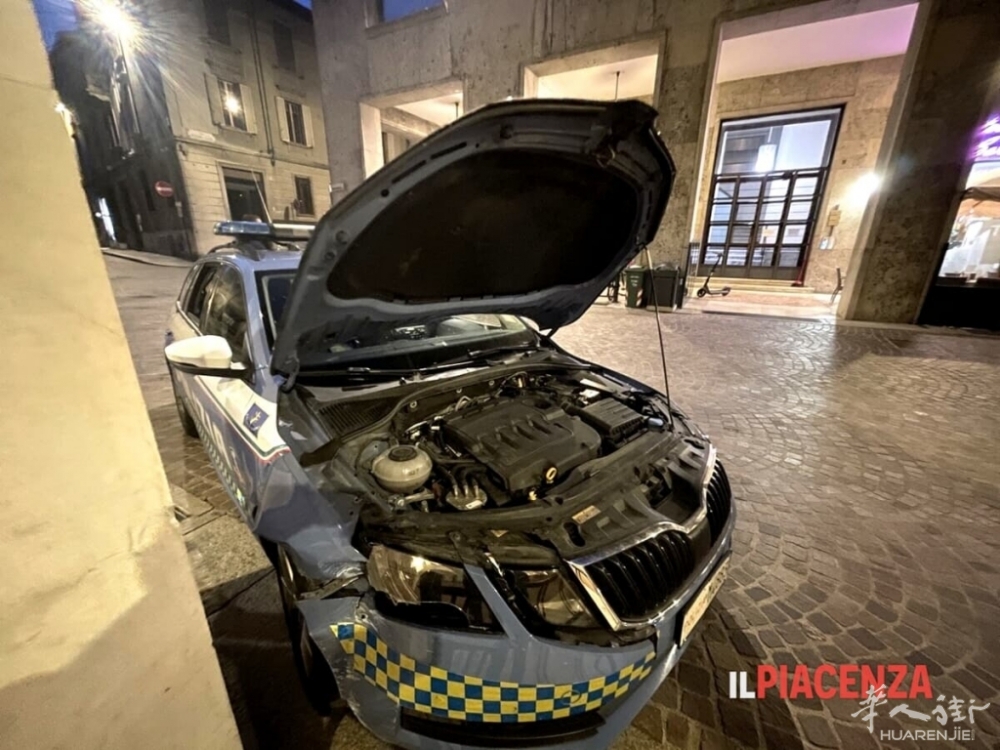 auto polizia rubata incidente 14.jpg article_img