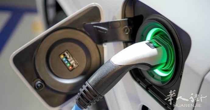 auto-elettriche-ricarica-1200-690x362.jpg