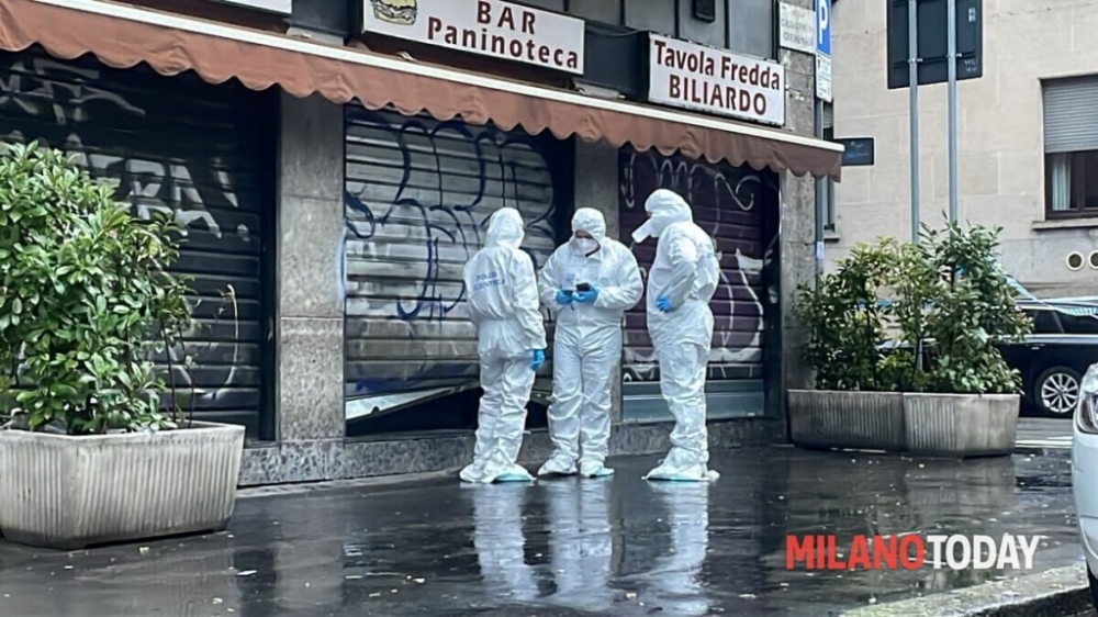 Omicidio in via Giovanni Da Cermenate, ladro ucciso da titolare bar. Rilievi pol.jpeg