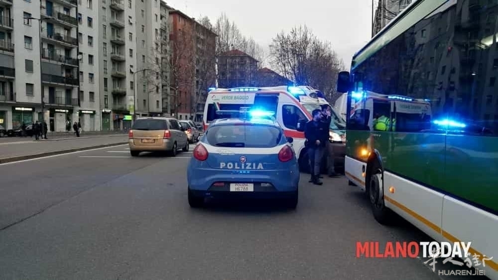 lite stradale polizia ambulanza autobus-2.jpg