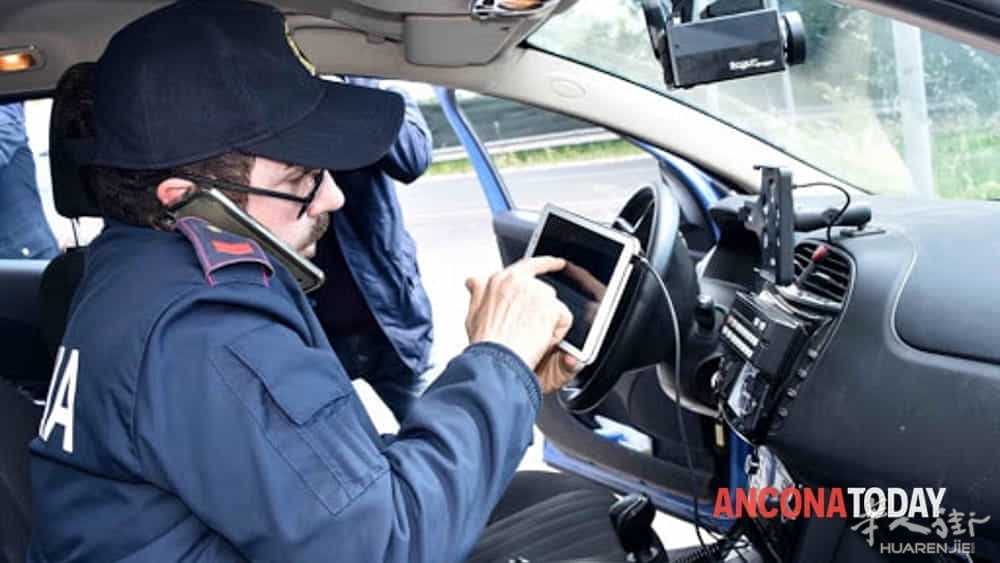 polizia controllo targa-3-2.jpg