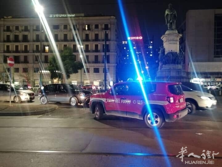 Caos nei pressi del luogo dell'incendio.jpg article_img