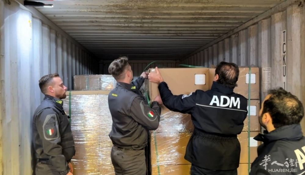 controllo container doganieri finanzieri 1.jpg