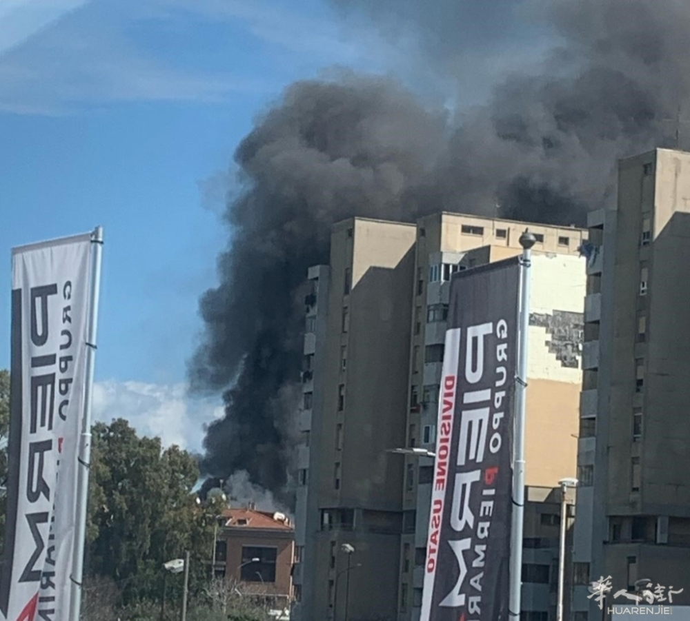 Incendio negozio centro commerciale pomezia.jpg article_img