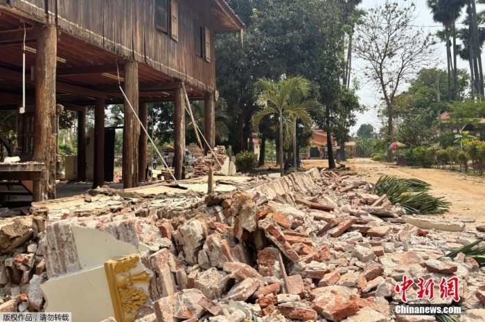当地时间3月28日,缅甸发生7.9级地震,缅甸首都内比都多处建筑倒塌。图为现场画面。 article_img