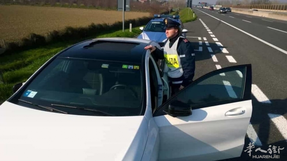 polizia autostradale-2-2.jpg article_img